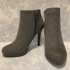 Pointy-toe Stiletto shoes